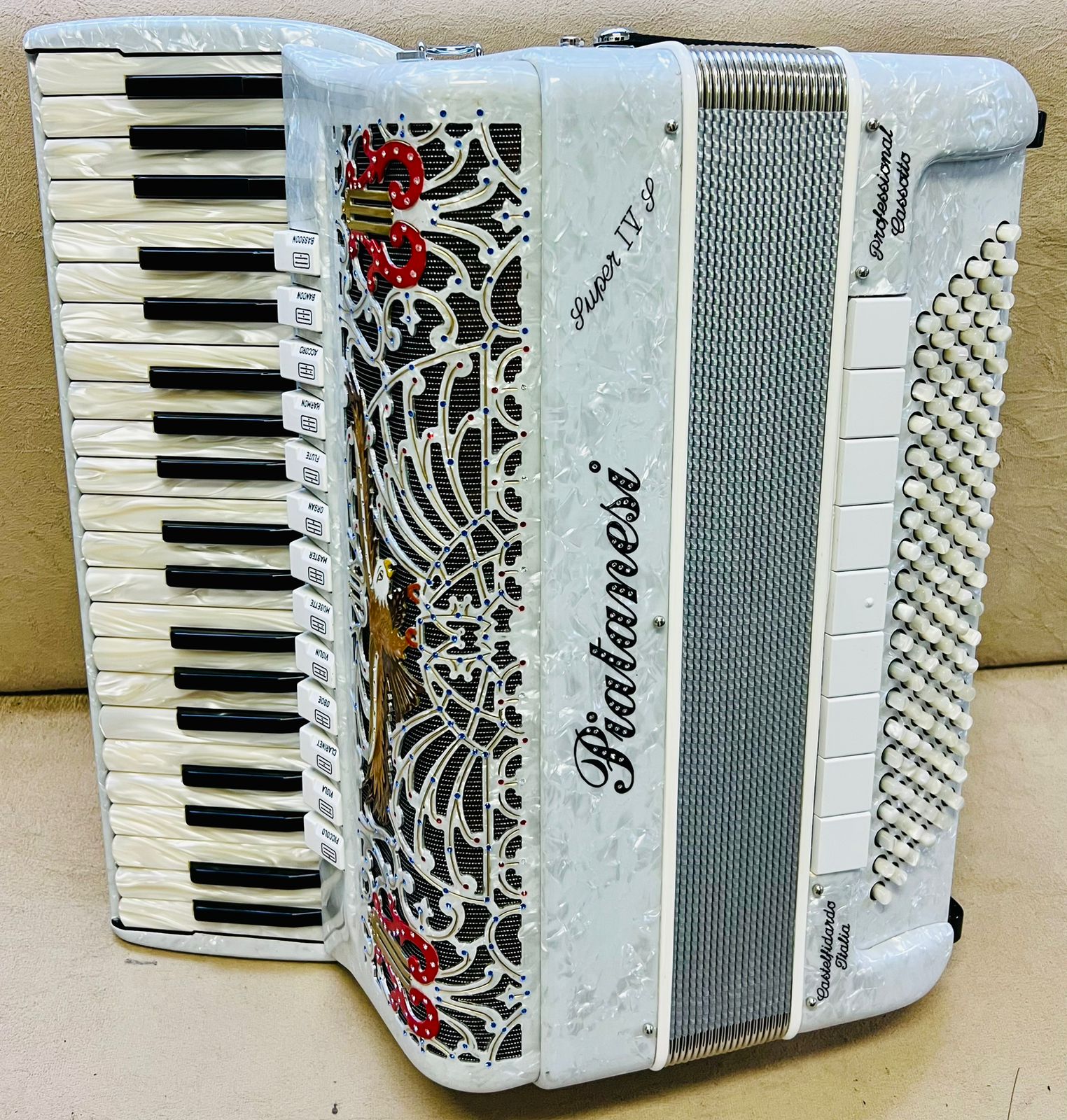 Acordeon Piatanesi Super 4S Águia Branca
